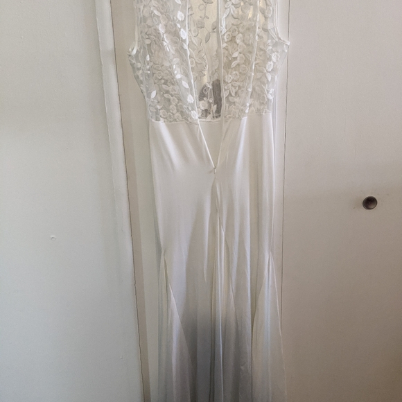 Dress - Picture 4 of 8